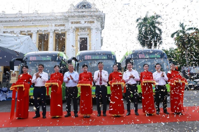 Buýt điện E11 nối các điểm lịch sử - văn hóa