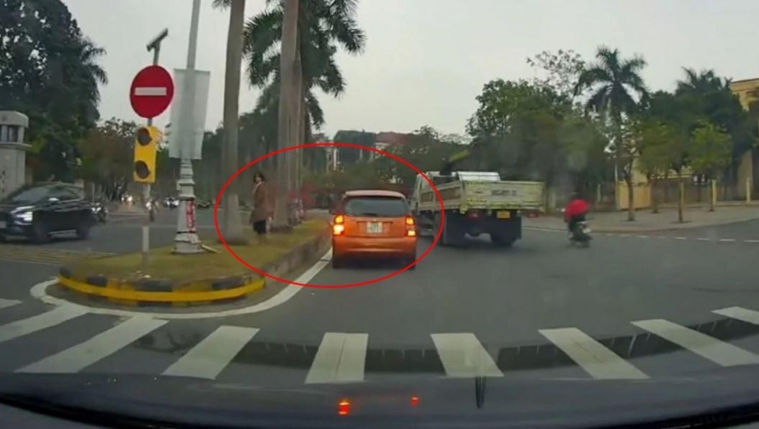 Làn đường sát dải phân cách nơi xảy ra sự cố