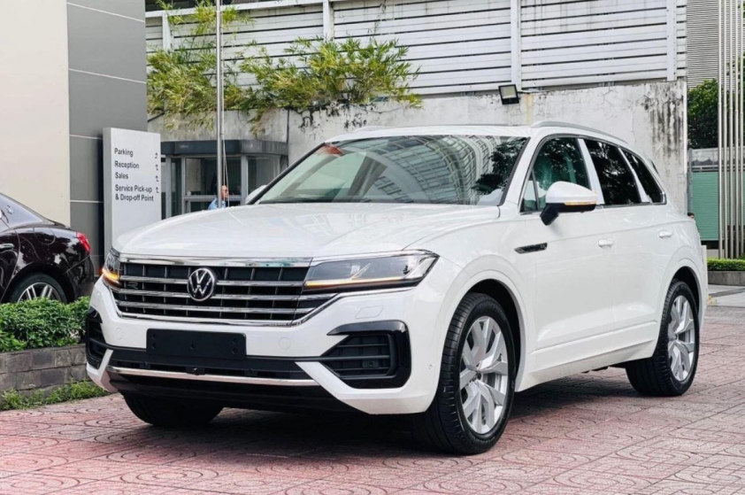 Xe Volkswagen Touareg và Jeep Grand Cherokee ưu đãi lớn