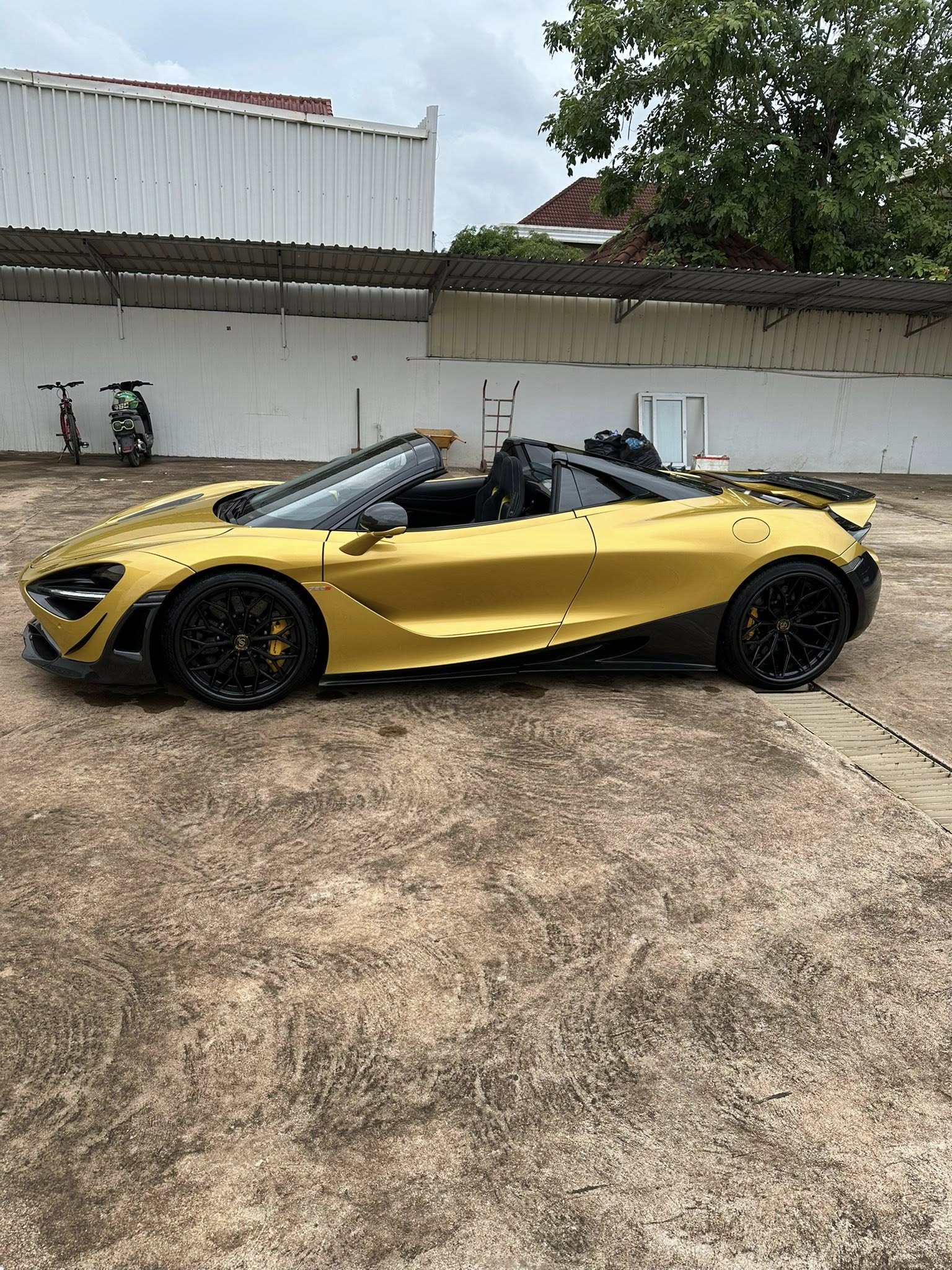 Góc nhìn khác về McLaren 720S Spider