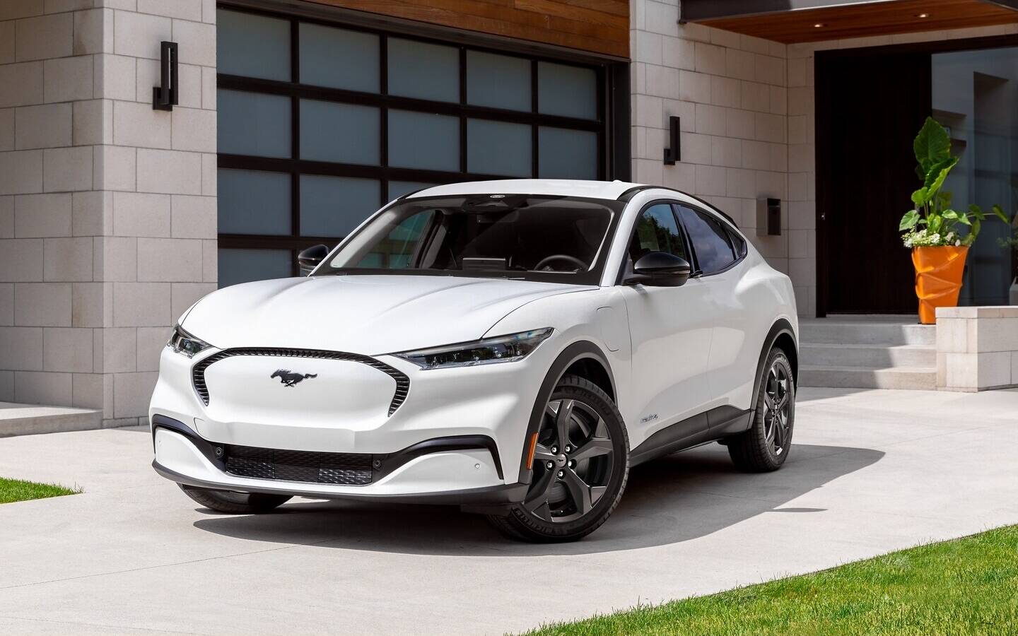 Ford Mustang Mach-E chuẩn bị ra mắt