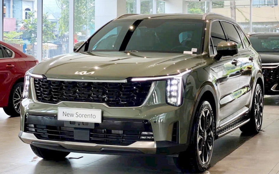 Ngoại thất Kia Sorento với đèn LED và mâm lớn