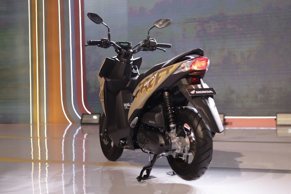 Honda ADV160 và Beat Street 2025 với tay lái trần