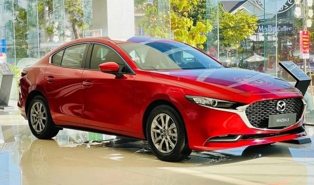 Doanh số sedan hạng C sụt giảm
