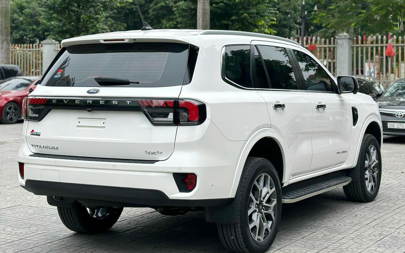 Chi tiết kích thước và khoảng sáng gầm hai xe