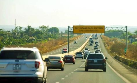 Xe tập lái nên di chuyển ở làn ngoài cùng