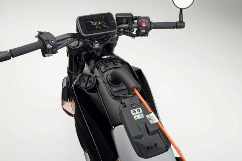 Màn hình TFT 5 inch và công nghệ kết nối