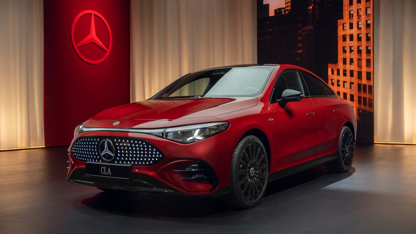 Mercedes CLA 2026 với động cơ 4 xi-lanh