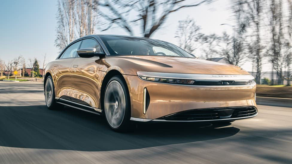 Lucid Air sedan dẫn đầu về phạm vi hoạt động và hiệu suất mạnh mẽ