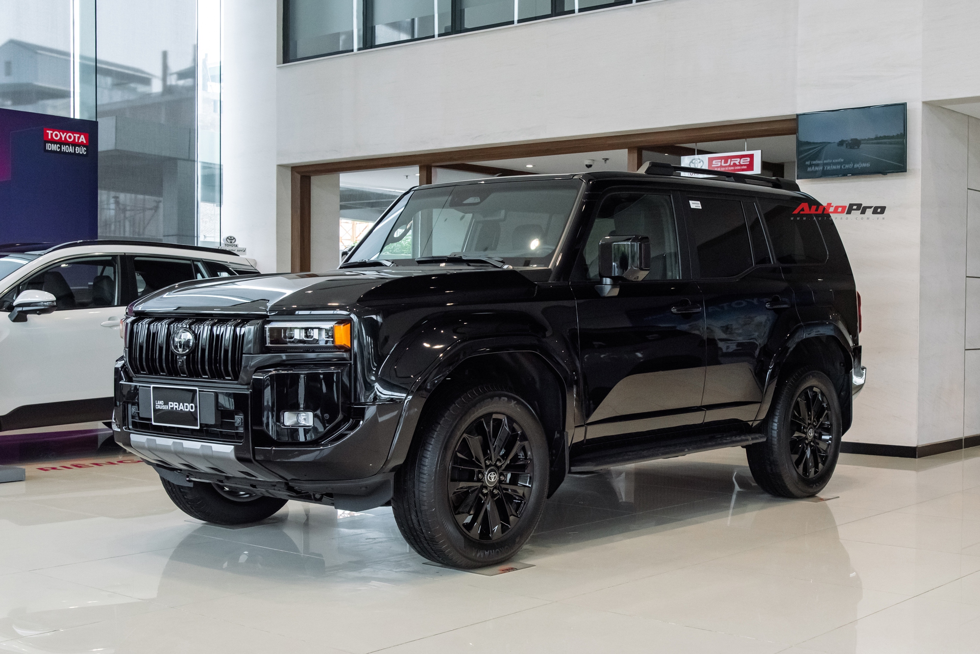 Toyota Land Cruiser Prado - SUV mạnh mẽ cho gia đình