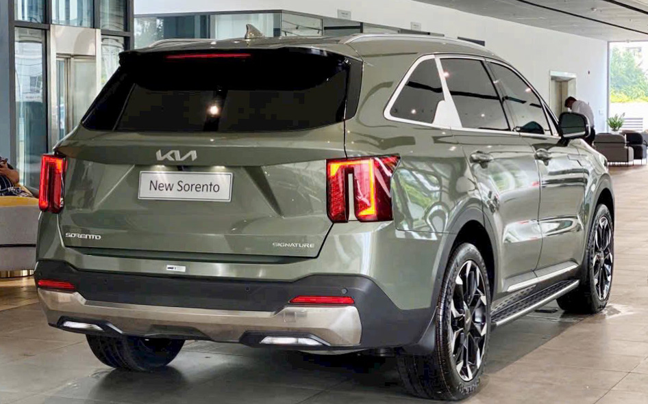 So sánh kích thước tổng thể Kia Sorento và Ford Everest