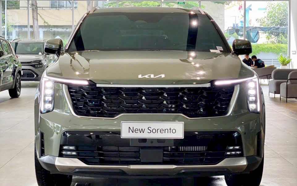 Bảng so sánh giá Kia Sorento và Ford Everest