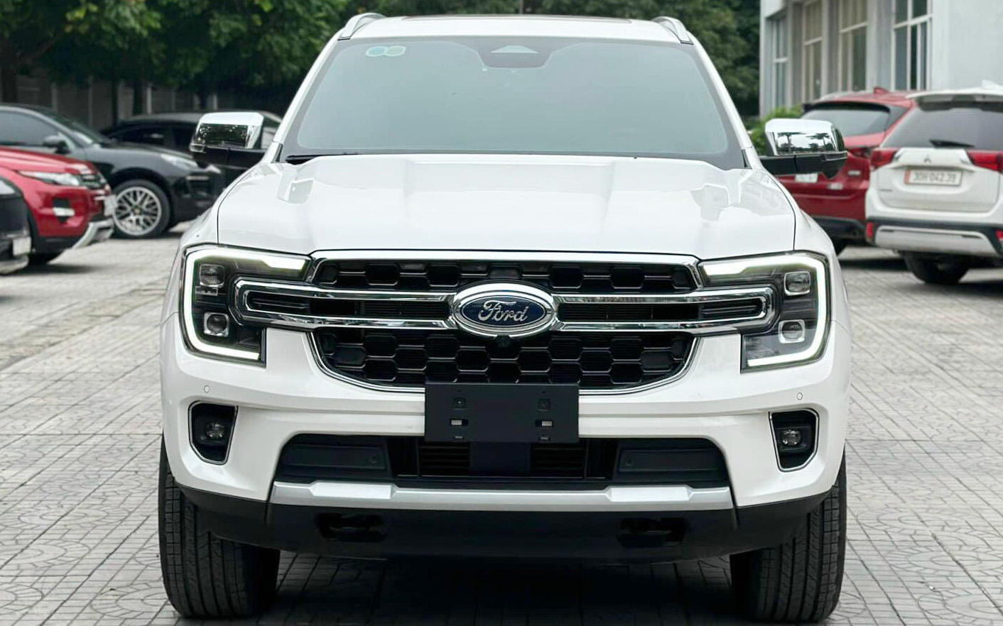 Xuất xứ xe Kia Sorento và Ford Everest