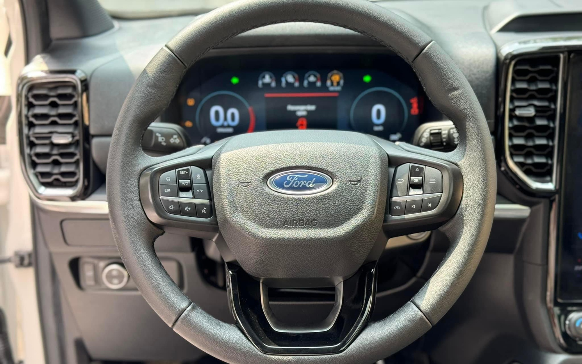 Động cơ bi-turbo diesel 2.0L của Ford Everest