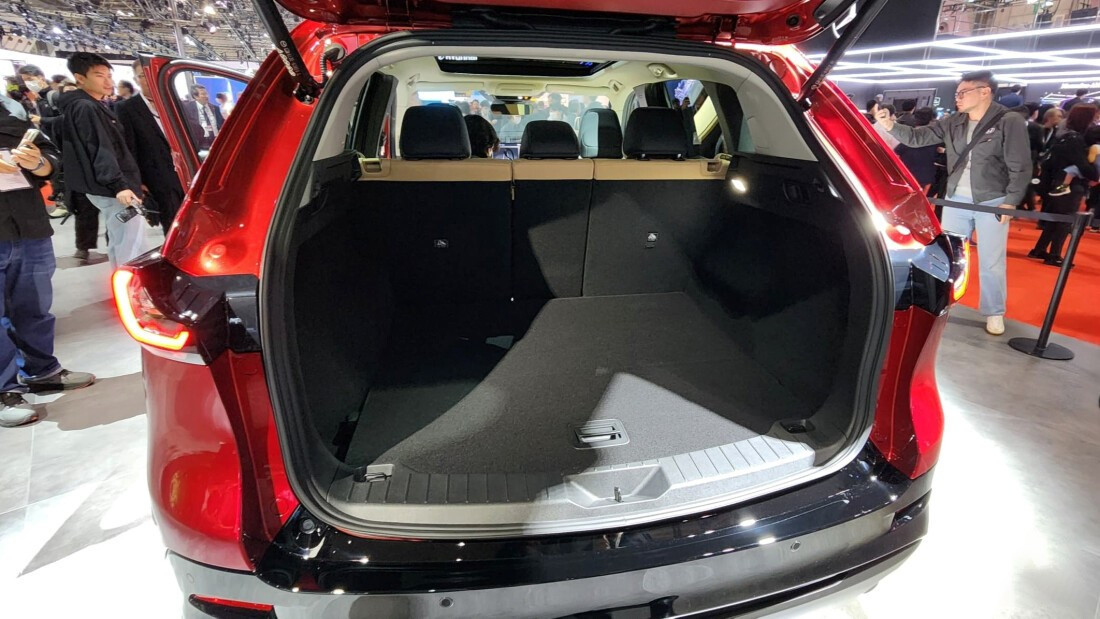 Mazda CX-5 đời mới lần đầu xuất hiện, chờ ngày về Việt Nam- Ảnh 9. Khoang hành lý rộng rãi của Mazda CX-5 mới