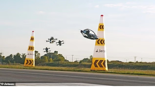 Cuộc đua ôtô bay đầu tiên diễn ra tại UP.Summit ở Texas