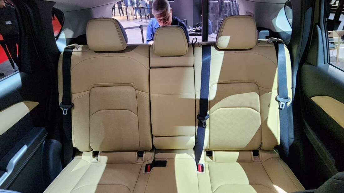 Mazda CX-5 đời mới lần đầu xuất hiện, chờ ngày về Việt Nam- Ảnh 8. Không gian hàng ghế sau Mazda CX-5 mới rộng rãi hơn