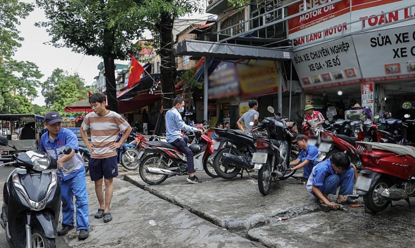 Thay dầu máy và dầu láp Kiểm tra thay dầu máy cho xe sau ngập nước