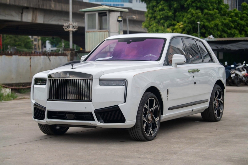 Ngoại thất Rolls-Royce Cullinan Black Badge