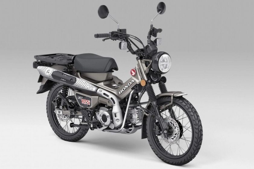 Ống xả cao và giá chở hàng của Honda CT125