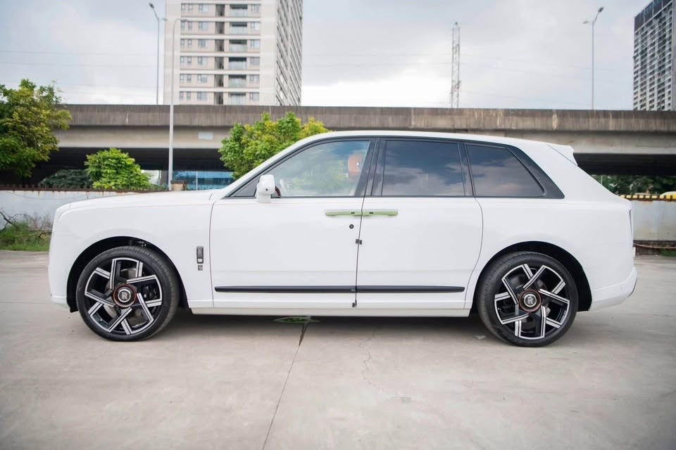 Đường coachline màu cam trên thân xe