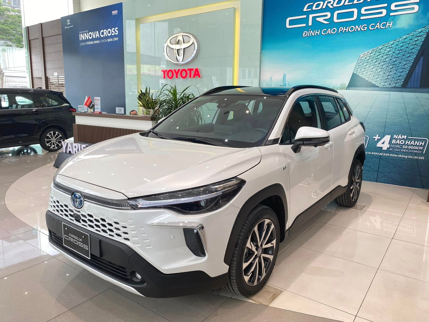 Toyota Corolla Cross HEV là xe hybrid bán chạy nhất tháng 9.
