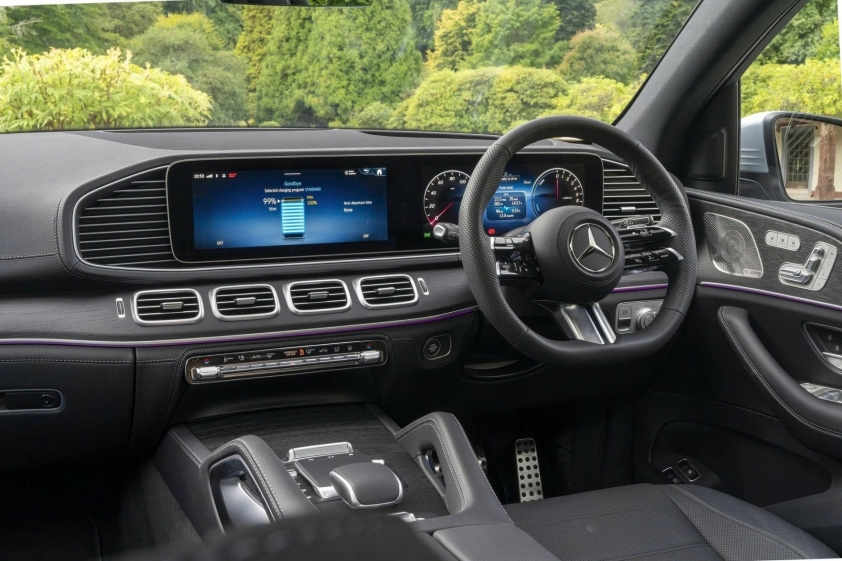 Mercedes-Benz GLE 400e nội thất và vận hành