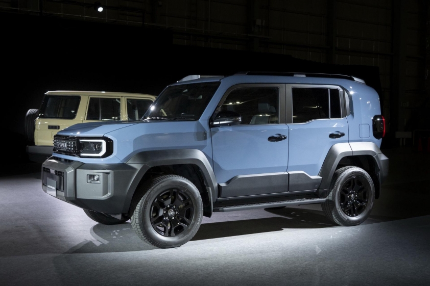 Ngoại thất Land Cruiser FJ mạnh mẽ