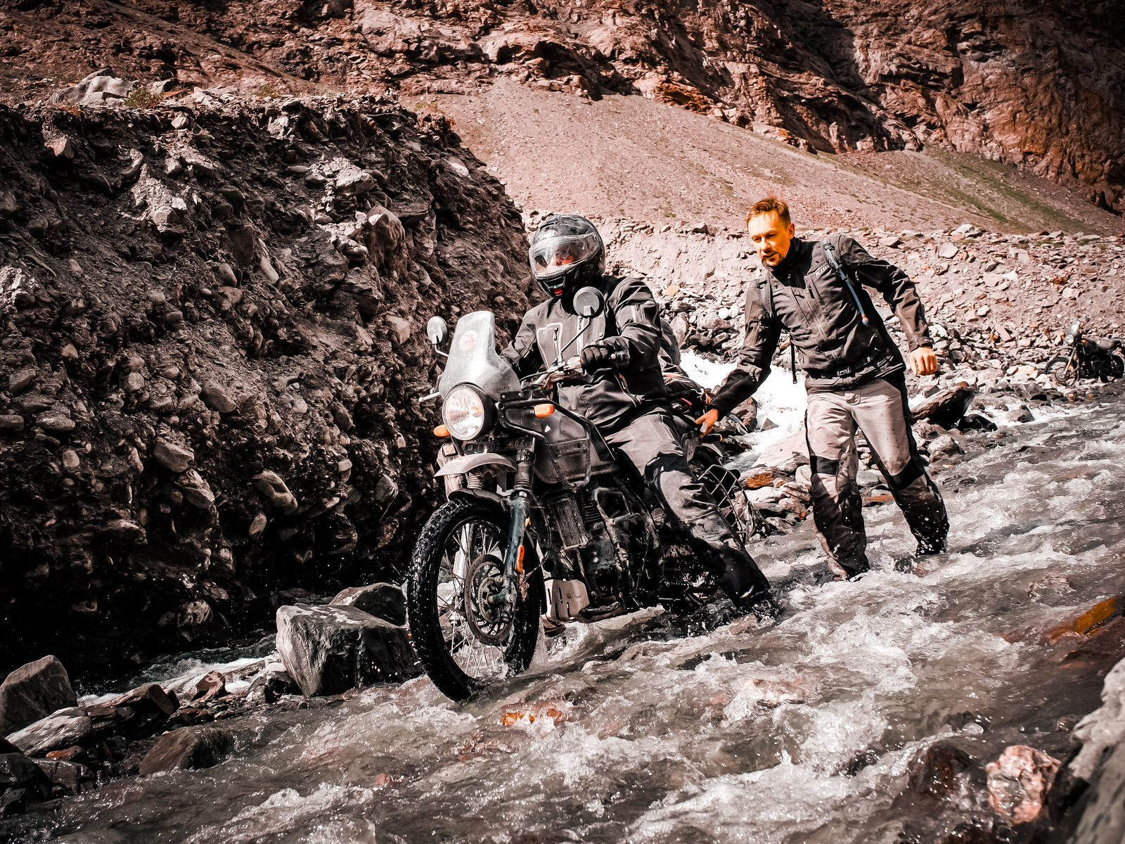Mẫu Royal Enfield Himalayan thường xuyên được sử dụng trong các hành trình chinh phục quanh Himalaya.
