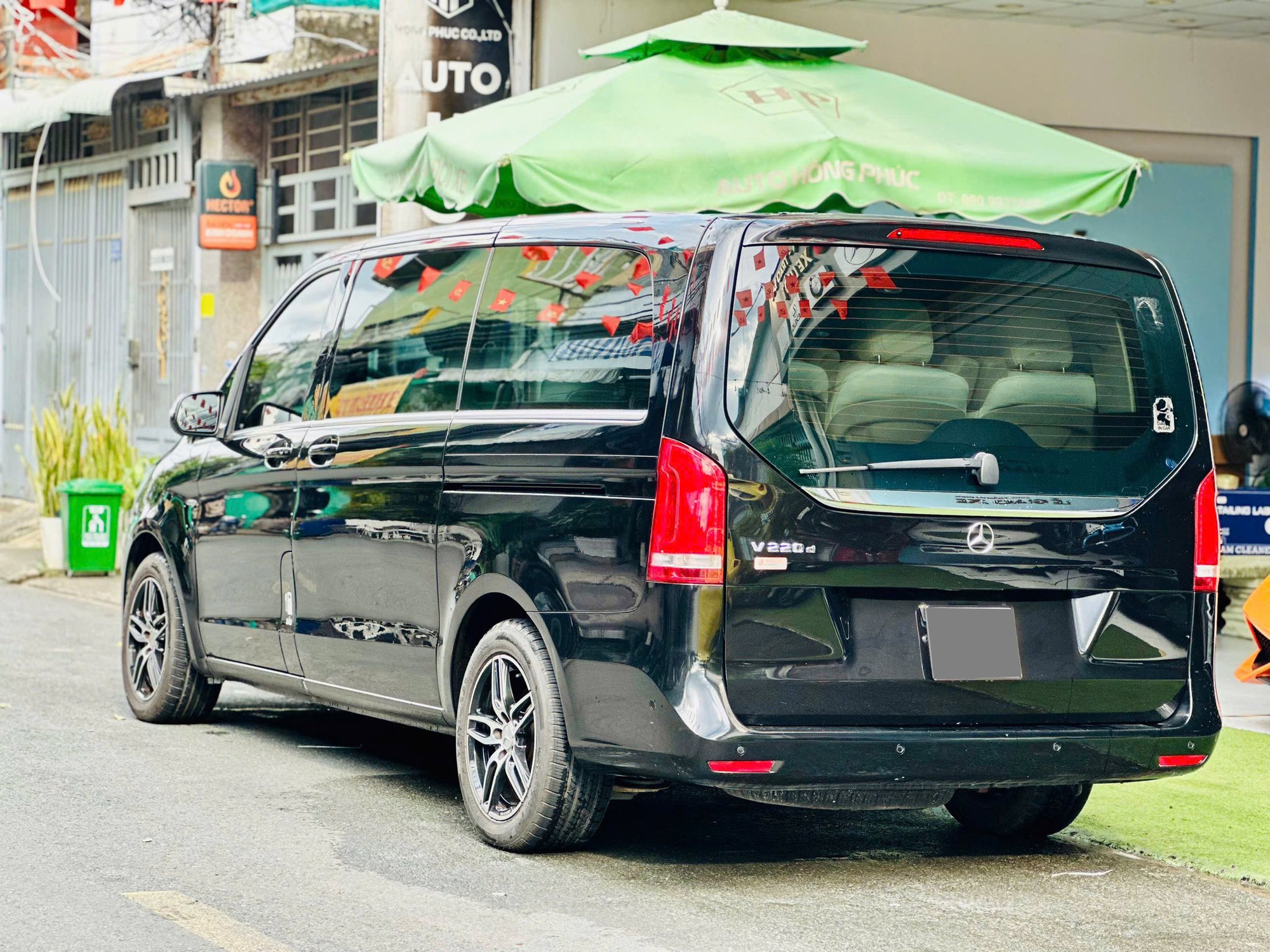 Ghế hàng hai dạng thương gia chỉnh điện đa hướng Ghế hàng hai chỉnh điện đa hướng