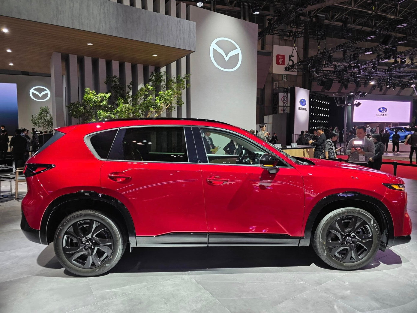 Mazda CX-5 đời mới lần đầu xuất hiện, chờ ngày về Việt Nam- Ảnh 6. Đường gân thân xe và ốp hông màu đen trên Mazda CX-5 mới