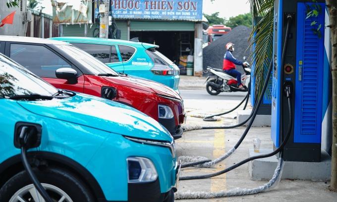 Xe điện và trạm sạc tại Việt Nam