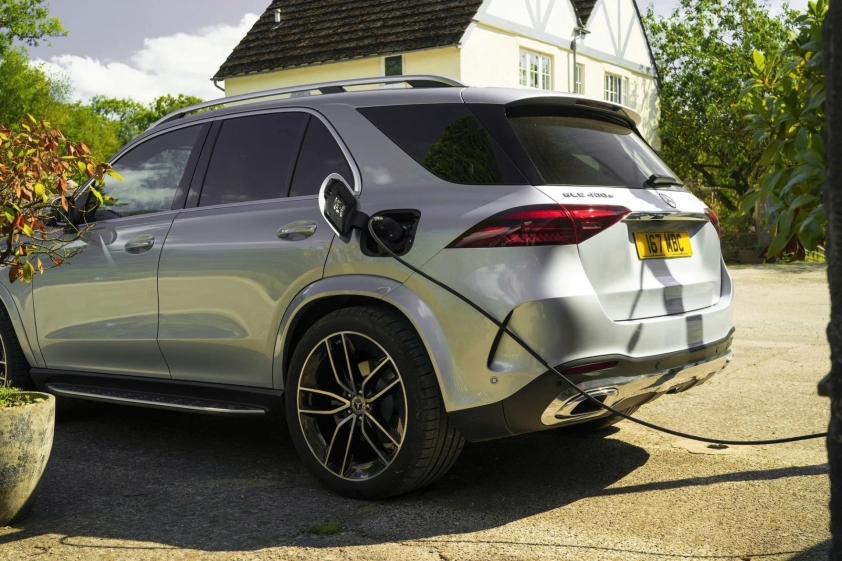 Mercedes-Benz GLE 400e phiên bản 2025