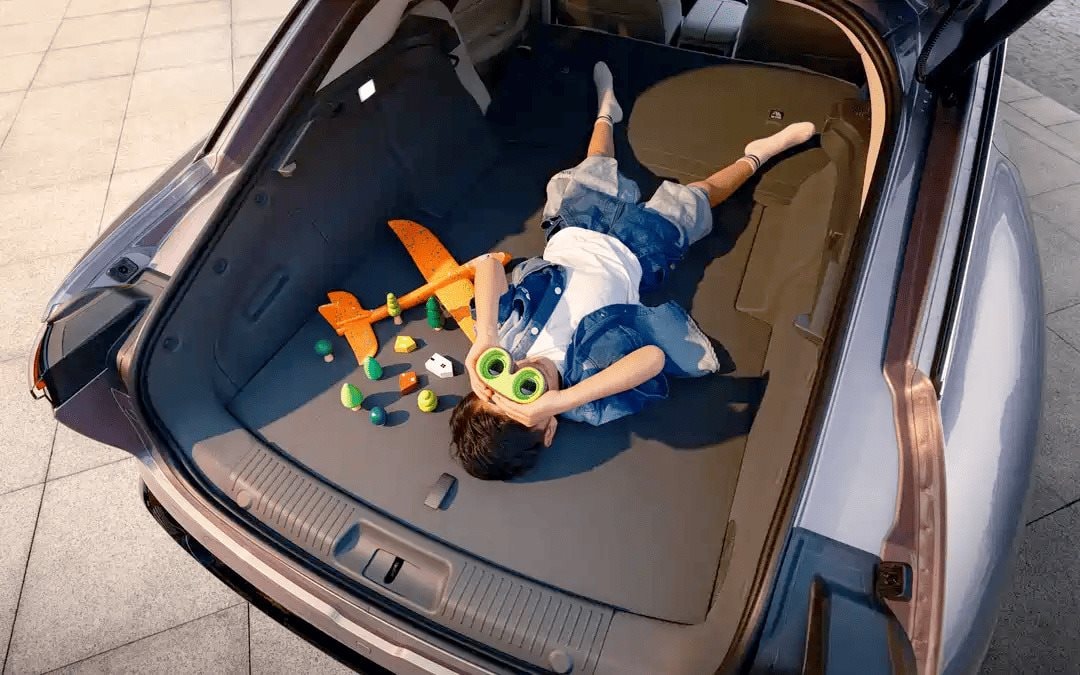 Khả năng vận hành ưu việt của xe điện Xe điện công suất mạnh mẽ với pin dung lượng lớn