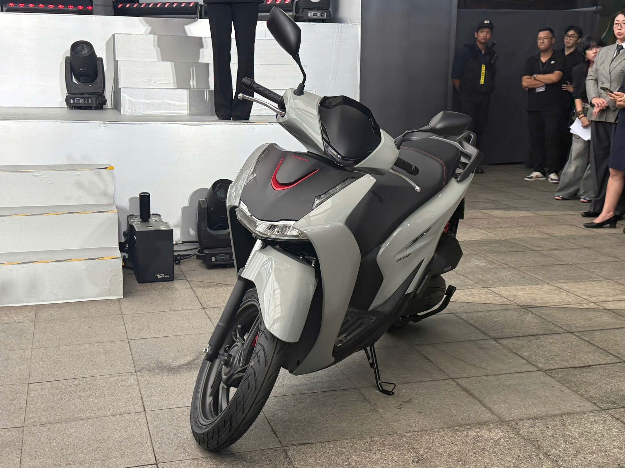 Honda SH và Air Blade mới vừa ra mắt thị trường Việt Nam.