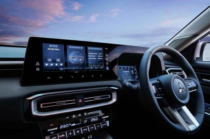 Tiện nghi bên trong xe với đầy đủ công nghệ hiện đại