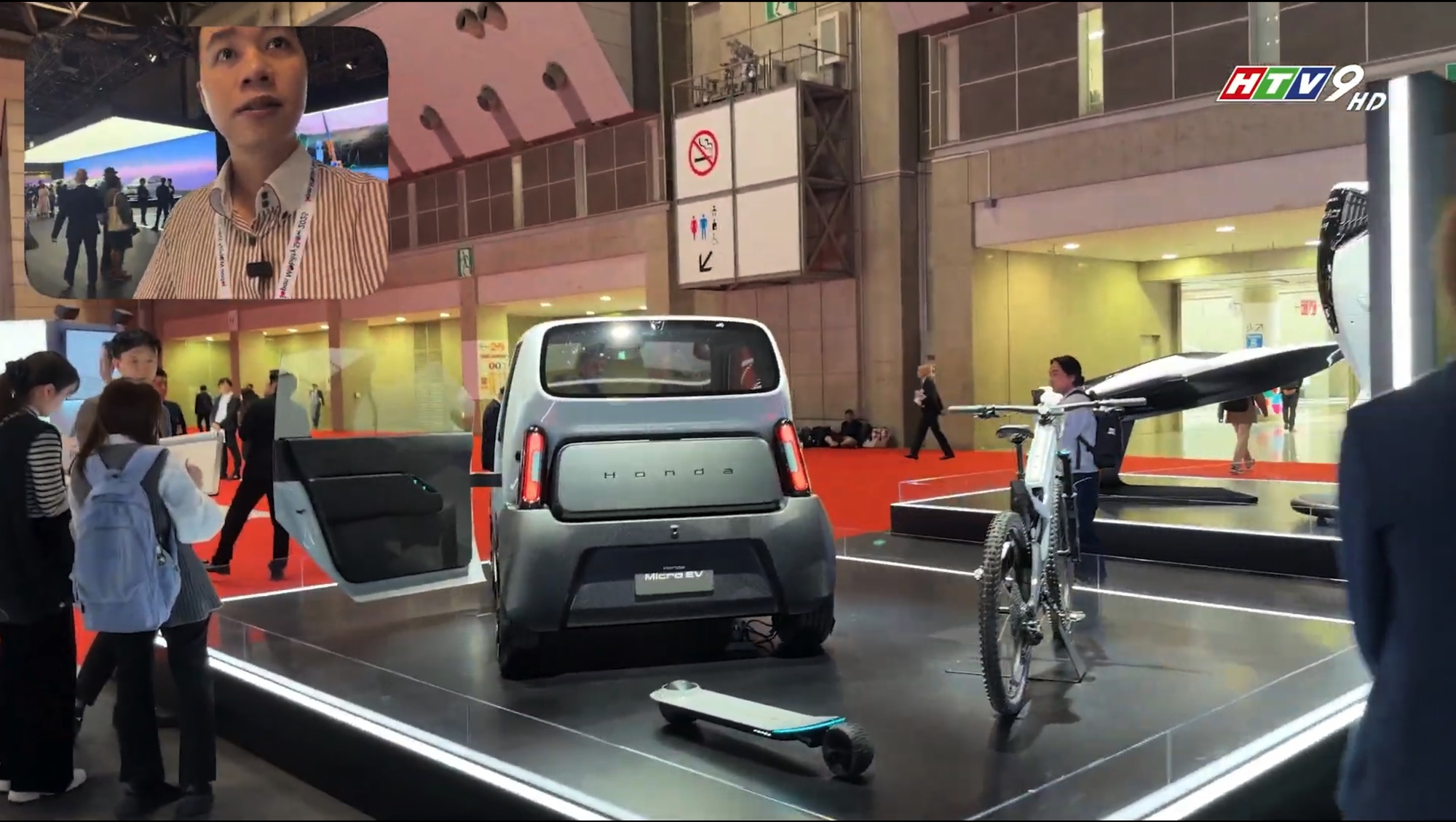 Máy bay và tên lửa tại gian hàng Honda