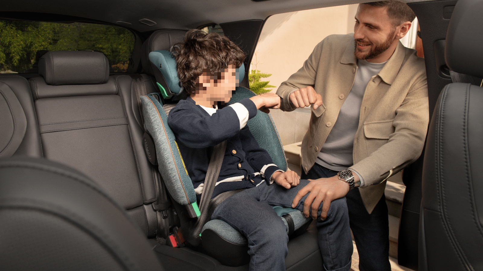 Quy định đội mũ bảo hiểm cho trẻ em Trẻ em đội mũ bảo hiểm