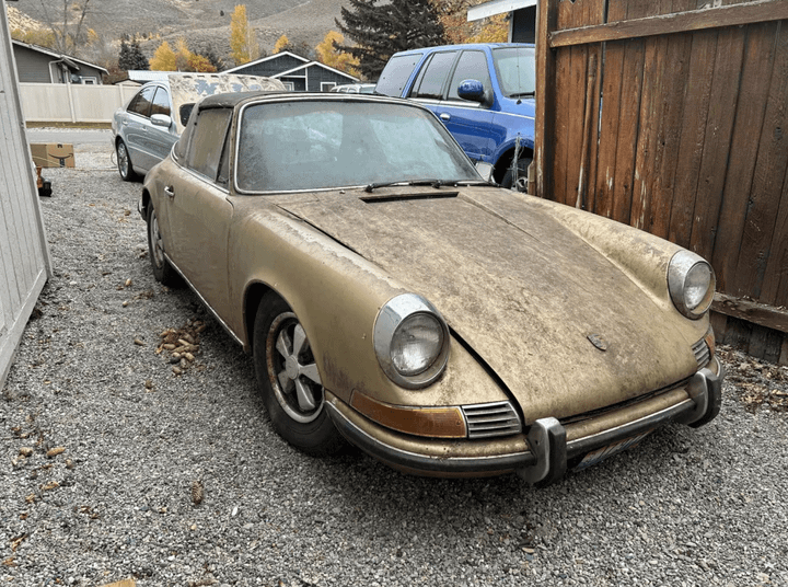 Chiếc Porsche 911 Targa cổ đang được “hồi sinh”.