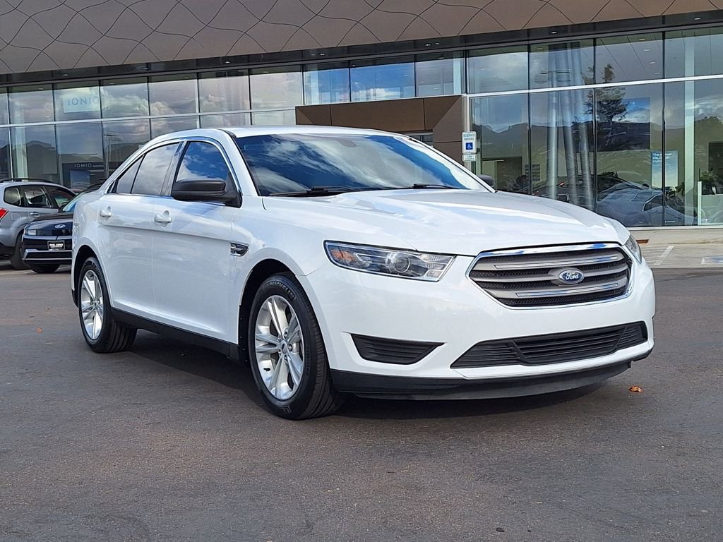 Chiếc Ford Taurus được kiểm tra tại gara độc lập