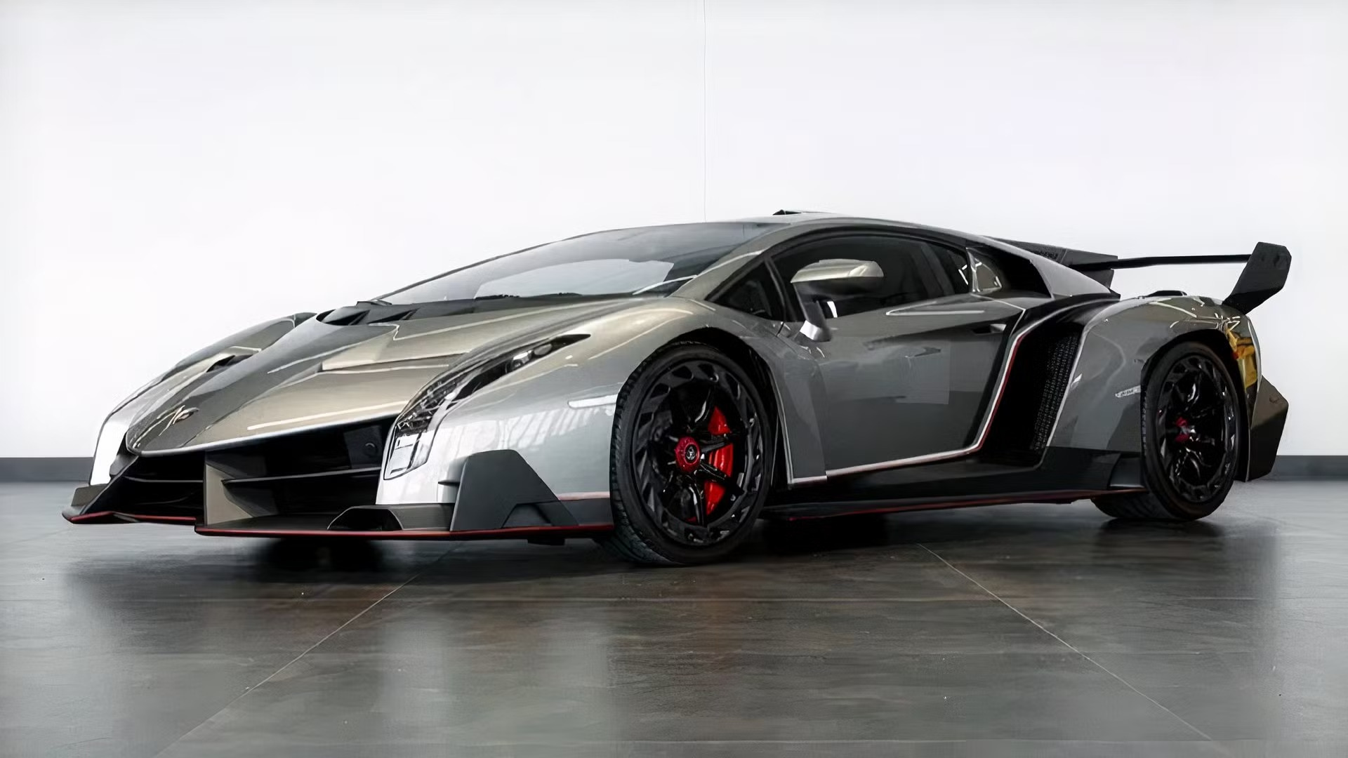 Lamborghini Veneno ngoại thất như xe đua