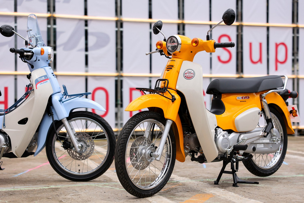 Honda Thái Lan ra mắt Super Cub 110 'Mt. Fuji Edition', tôn vinh biểu tượng nước Nhật- Ảnh 6. Sưu tập áo khoác và mũ bảo hiểm Fujisan x Honda