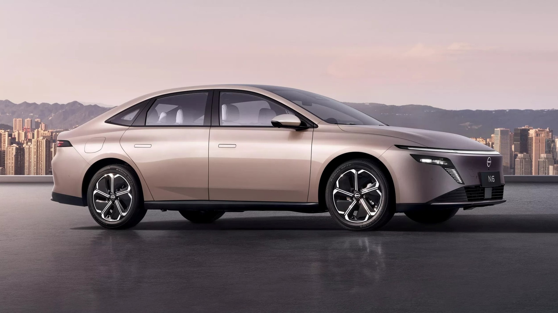 Nội thất và trang bị công nghệ trên Nissan N6 Bảng điều khiển xe Nissan N6