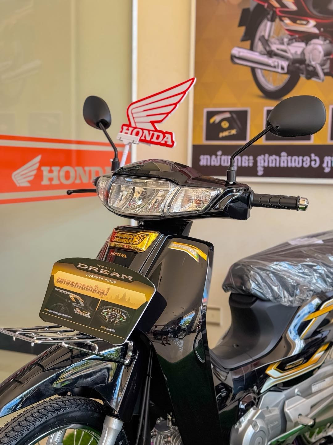 Chi tiết đèn hậu và xi-nhan LED