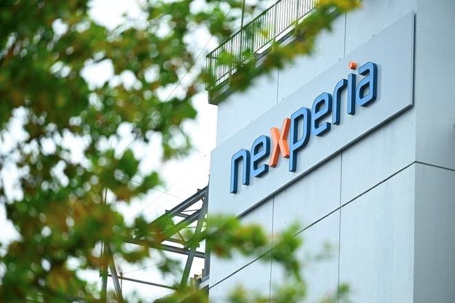 Hà Lan tịch thu, Trung Quốc đáp trả: Cuộc chiến chip cơ bản đẩy ngành công nghiệp ô tô vào thế nguy hiểm- Ảnh 1. Chip nền tảng của Nexperia trong cuộc chiến thương mại