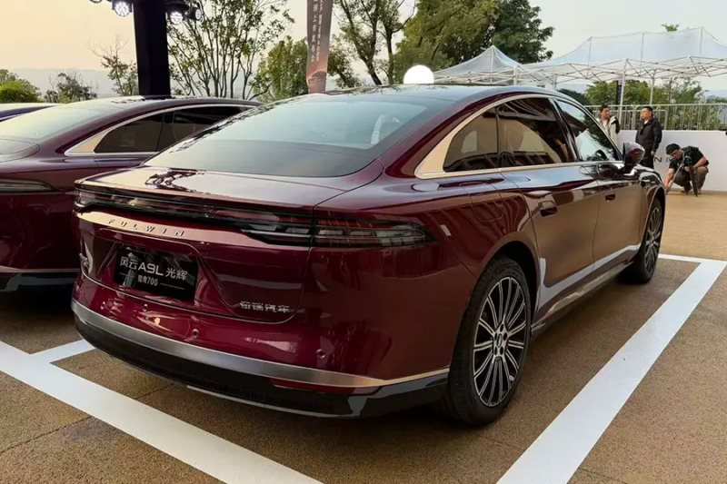 Xe hybrid chiến lược tương lai Mẫu xe Fulwin A9L với thiết kế hiện đại