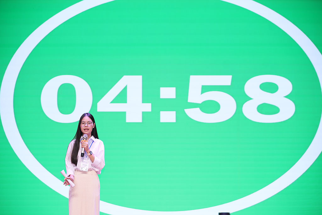 Thí sinh trẻ tuổi nhất trình bày tự tin tại Green Voices Nguyễn Ngọc Tường Vi thể hiện xuất sắc ở Green Voices