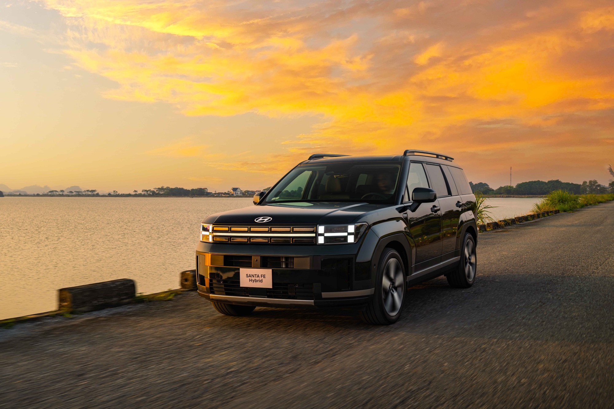 Santa Fe phiên bản hybrid hộp số biến mô cùng hệ dẫn động AWD 