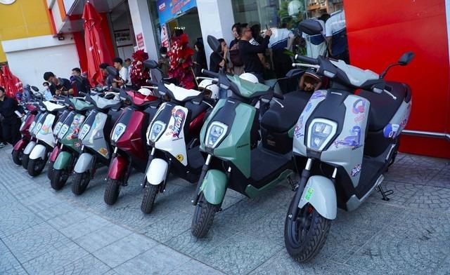 Honda và Yamaha chật vật tại thị trường xe máy điện Việt Nam: Giá cao, tầm vận hành ngắn và sức ép từ đối thủ 756607 Giảm giá xe máy điện tại đại lý