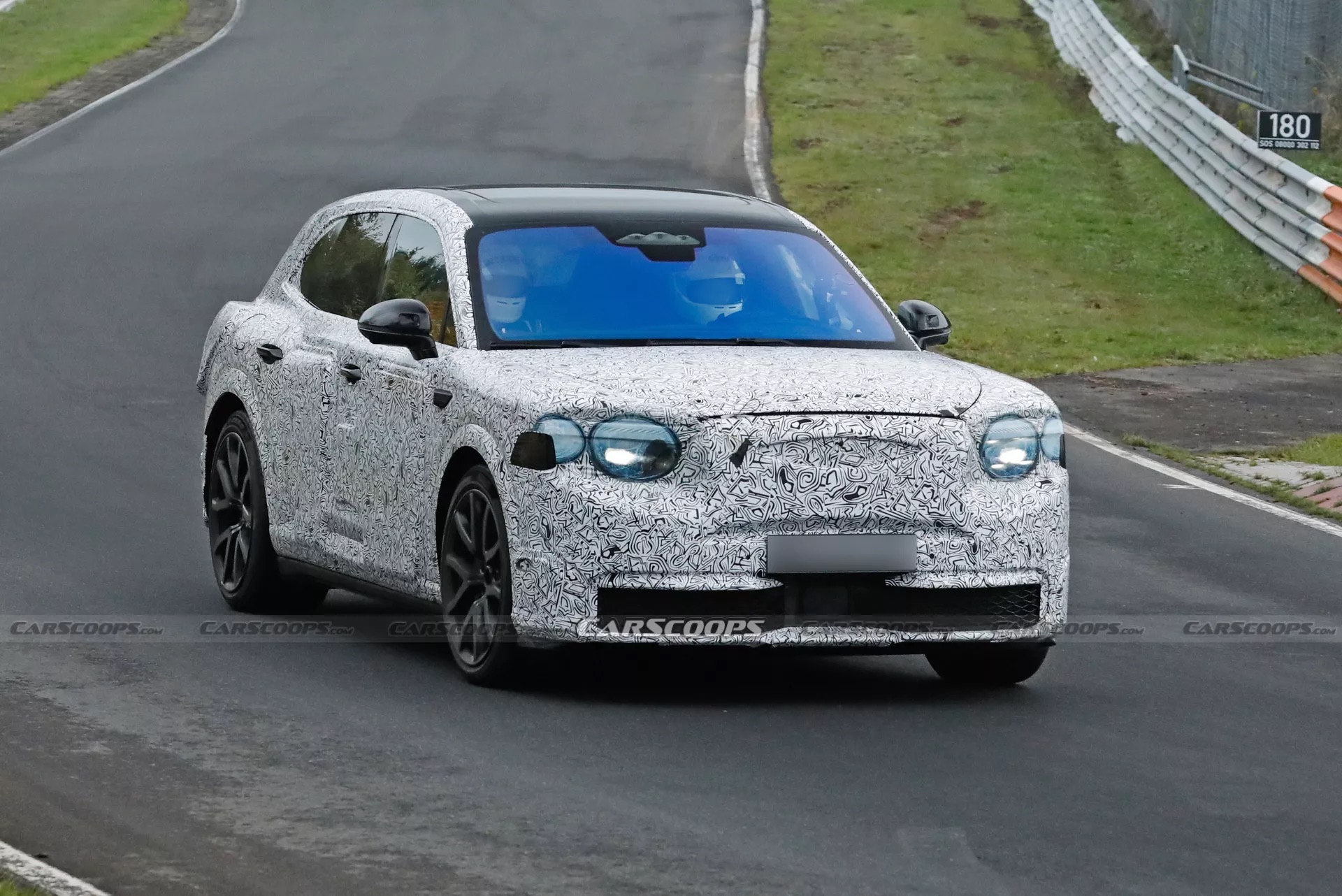 Buổi chạy thử Bentley Urban SUV - ảnh 1 Chạy thử Bentley Urban SUV